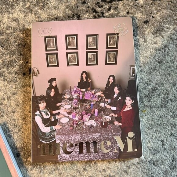 Purple Kiss third mini album, "memeM." - Picture 3 of 4